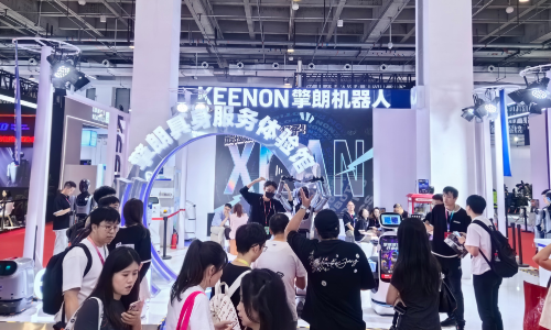 擎朗智能亮相2025世界机器人大会 多形态具身服务机器人生态引领行业变革