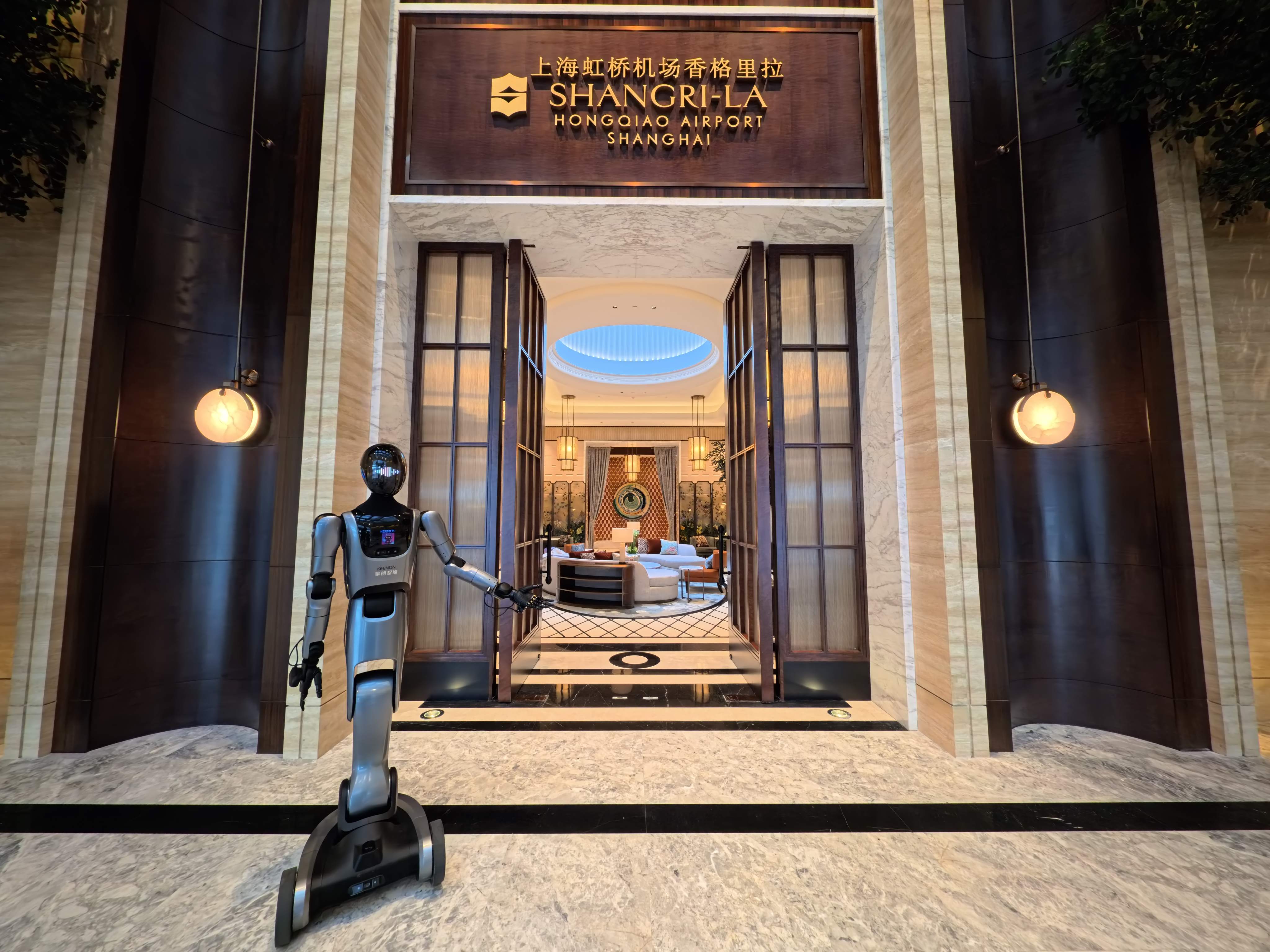 KEENON Robotics Partners with Shangri-La Group to Create the World’s First Smart Hotel Powered by Universal + Specialized Robots!